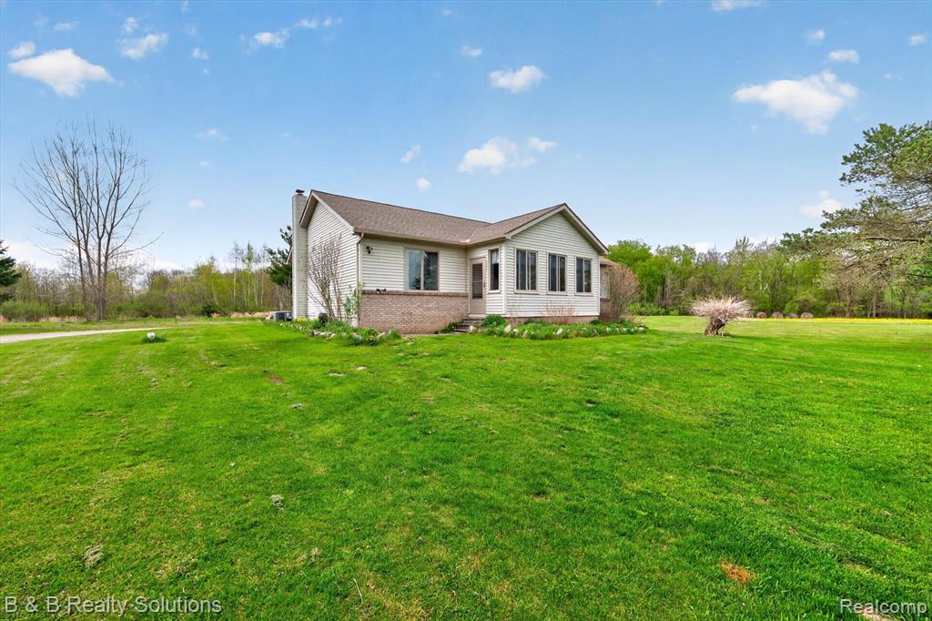 2927 N Blacks Corners Road, Imlay City, MI 48444 — Photo 4