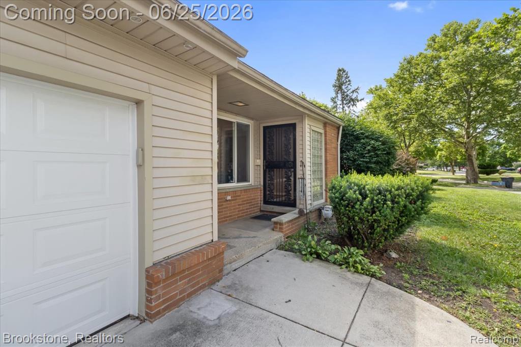 24210 Beverly Street, Oak Park, MI 48237 — Photo 27