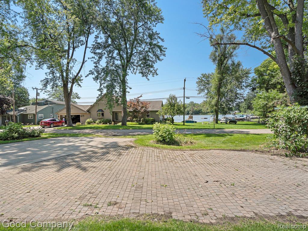 210 SCHRUM Drive, Whitmore Lake, MI 48189 — Photo 27