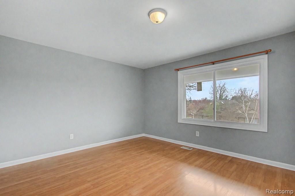 5394 Pond Bluff Drive, West Bloomfield, MI 48323 — Photo 27