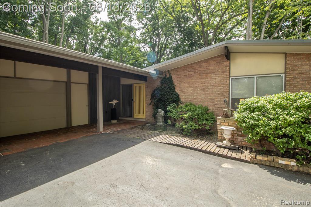 9302 Green Tree Drive, Grand Blanc, MI 48439