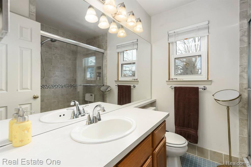4067 HIGHVIEW, Waterford, MI 48329 — Photo 33