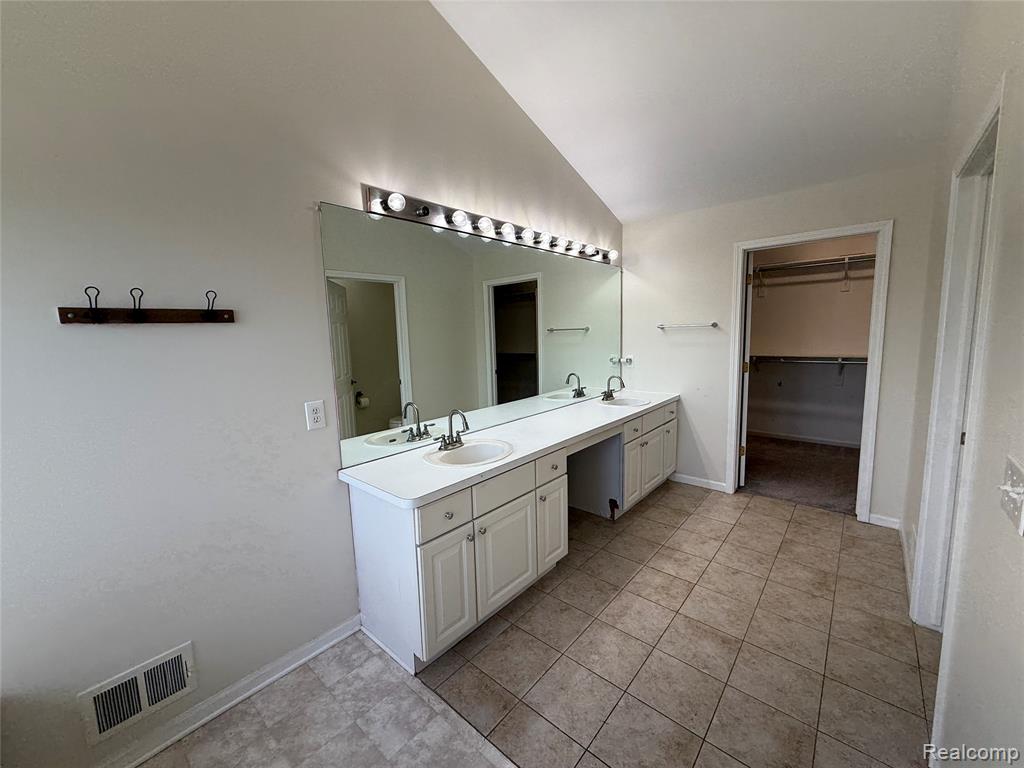 4377 Brighton Drive, Grand Blanc, MI 48439 — Photo 21