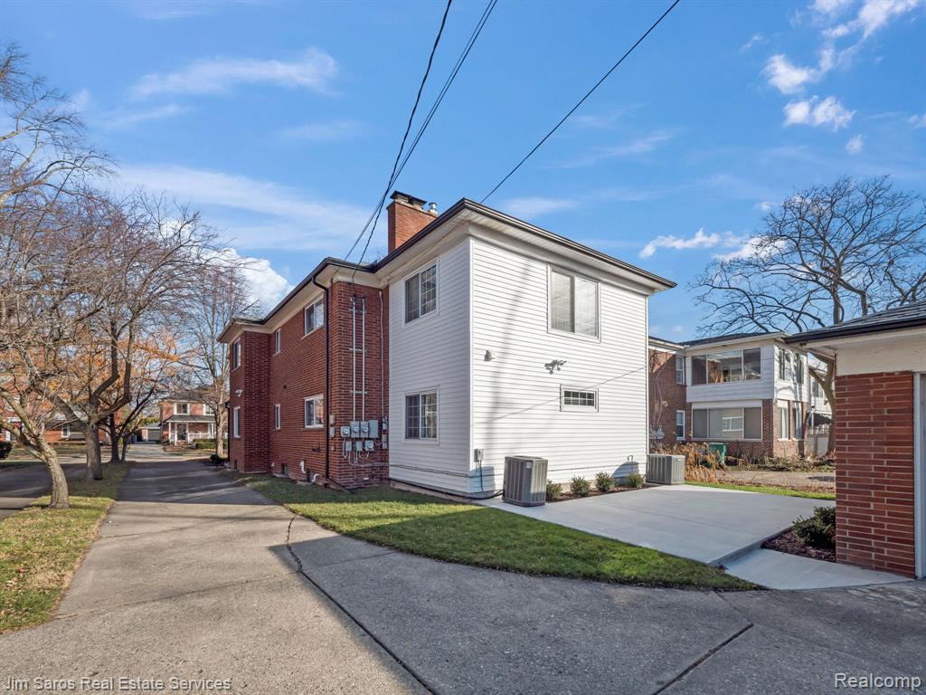 895 Harcourt Road, Grosse Pointe Park, MI 48230 — Photo 16