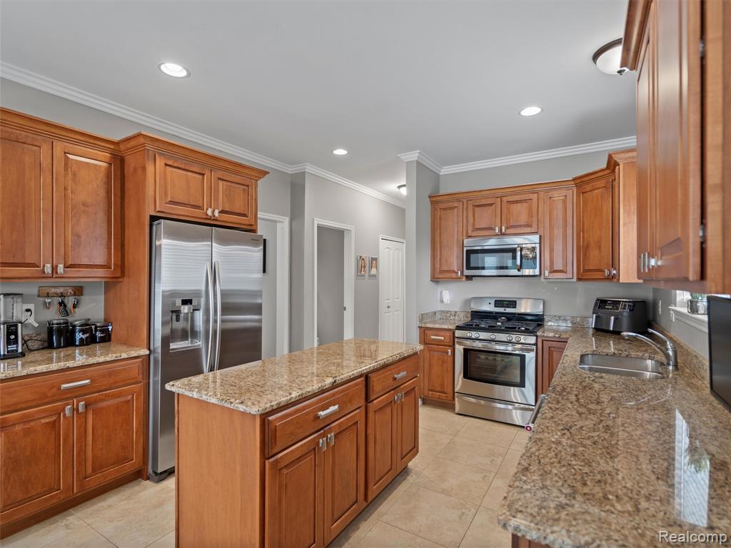 45877 ANDREW Drive, Macomb, MI 48044 — Photo 17