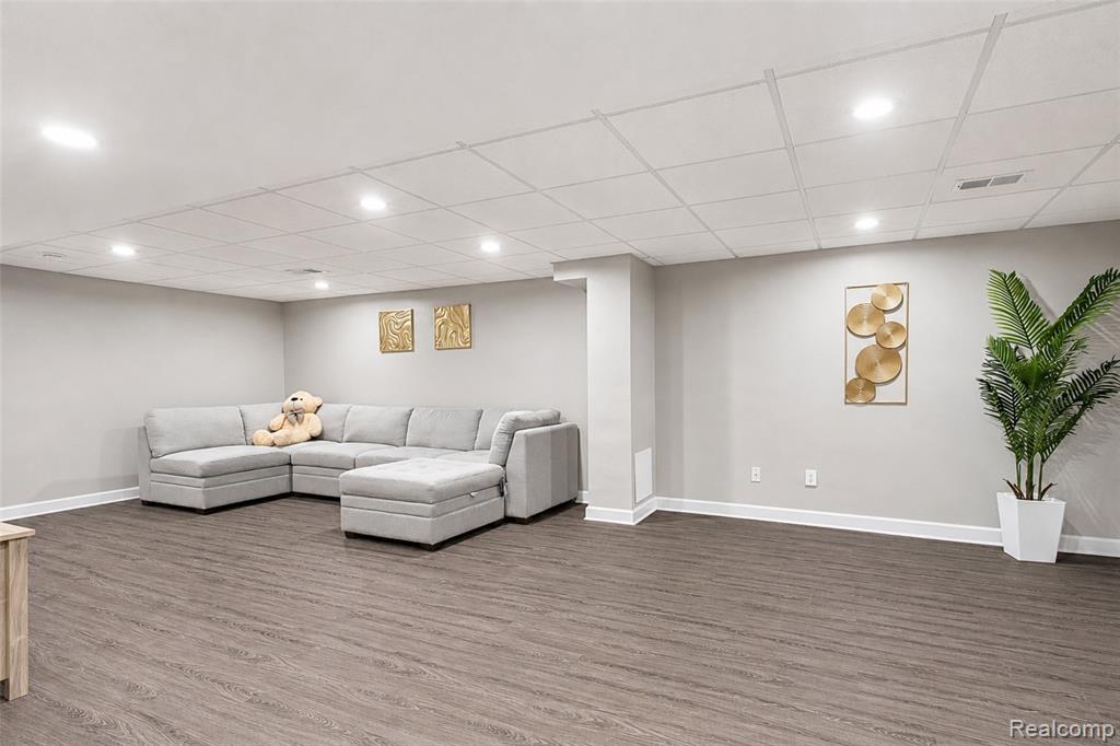 37520 Amber Drive, Farmington Hills, MI 48331 — Photo 41