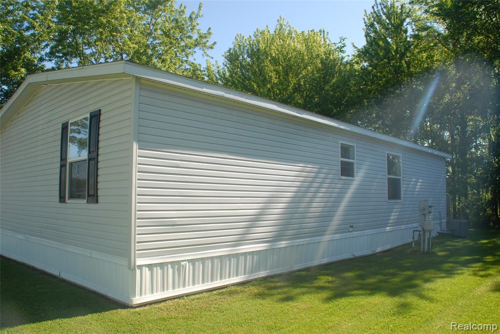 1101 Forest Lane, Columbus, MI — Photo 4