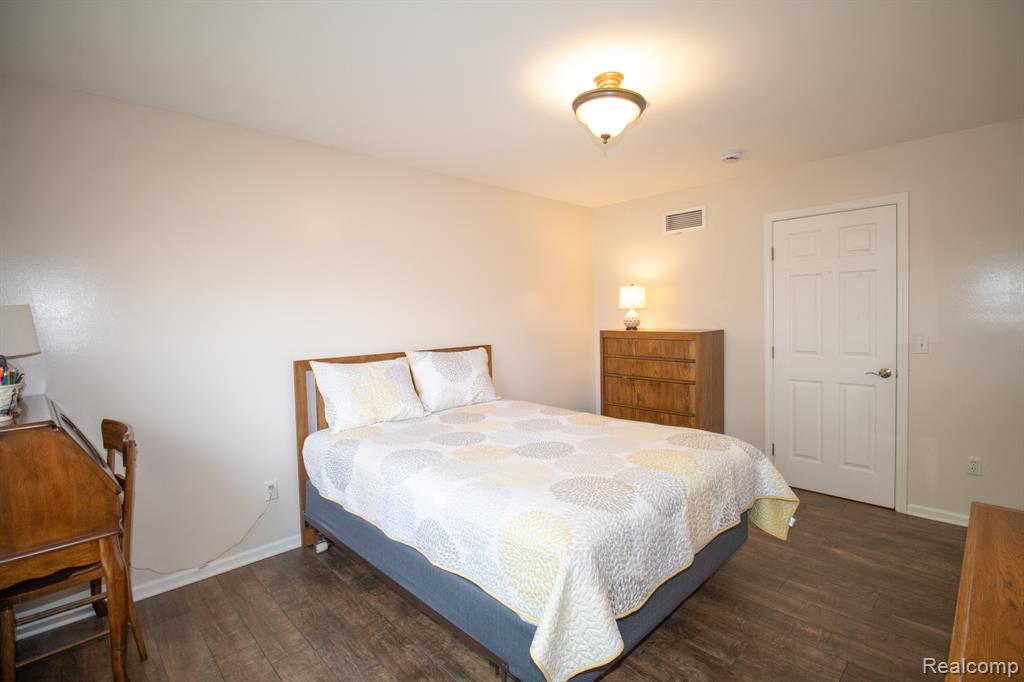 4102 Hunters Circle E, Canton, MI 48188 — Photo 19