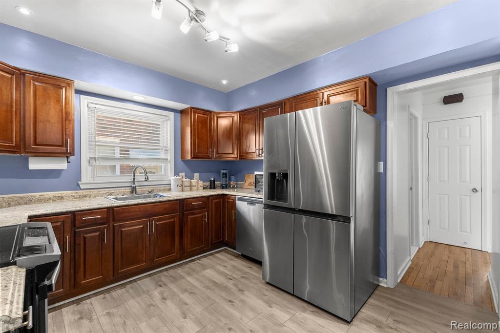 823 NEW YORK Avenue, Lincoln Park, MI 48146 — Photo 24
