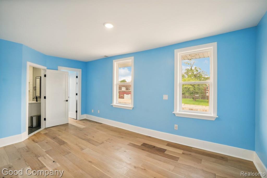 1645 CADILLAC Boulevard, Detroit, MI 48214 — Photo 25