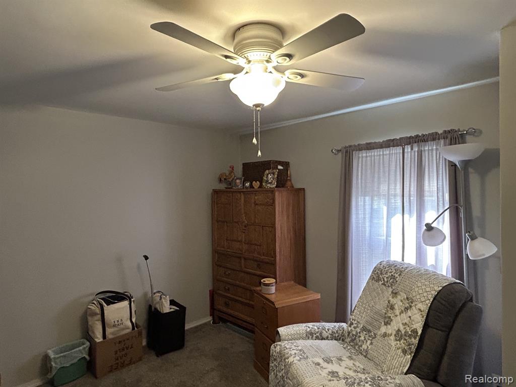 516 Clinton W, Howell, MI 48843 — Photo 12