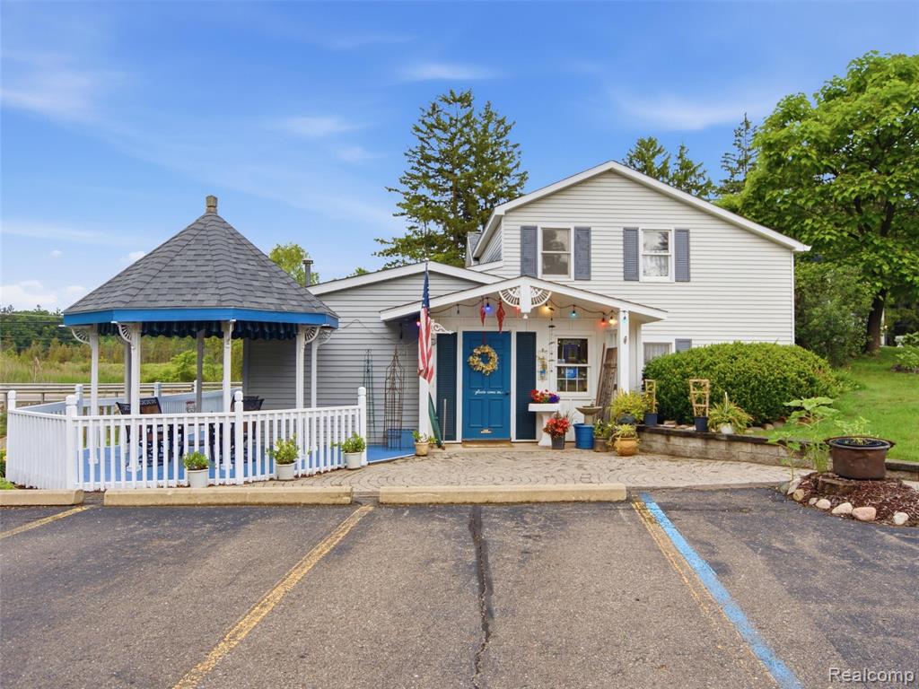 425 S Ortonville Road, Ortonville, MI 48462
