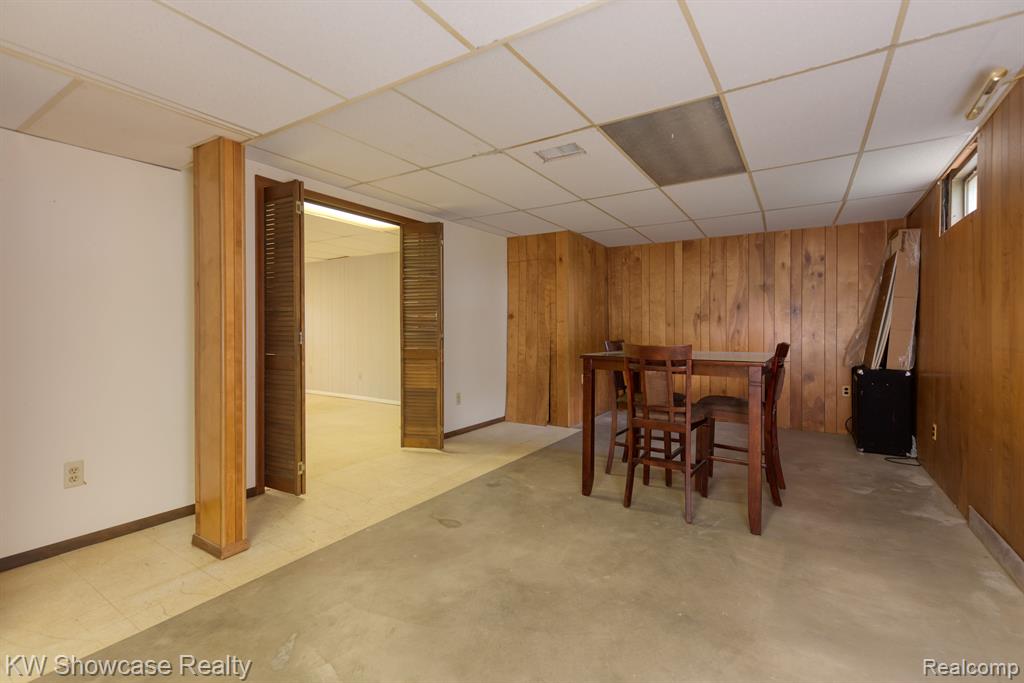 4035 CIRCLE Boulevard, West Bloomfield, MI 48323 — Photo 11
