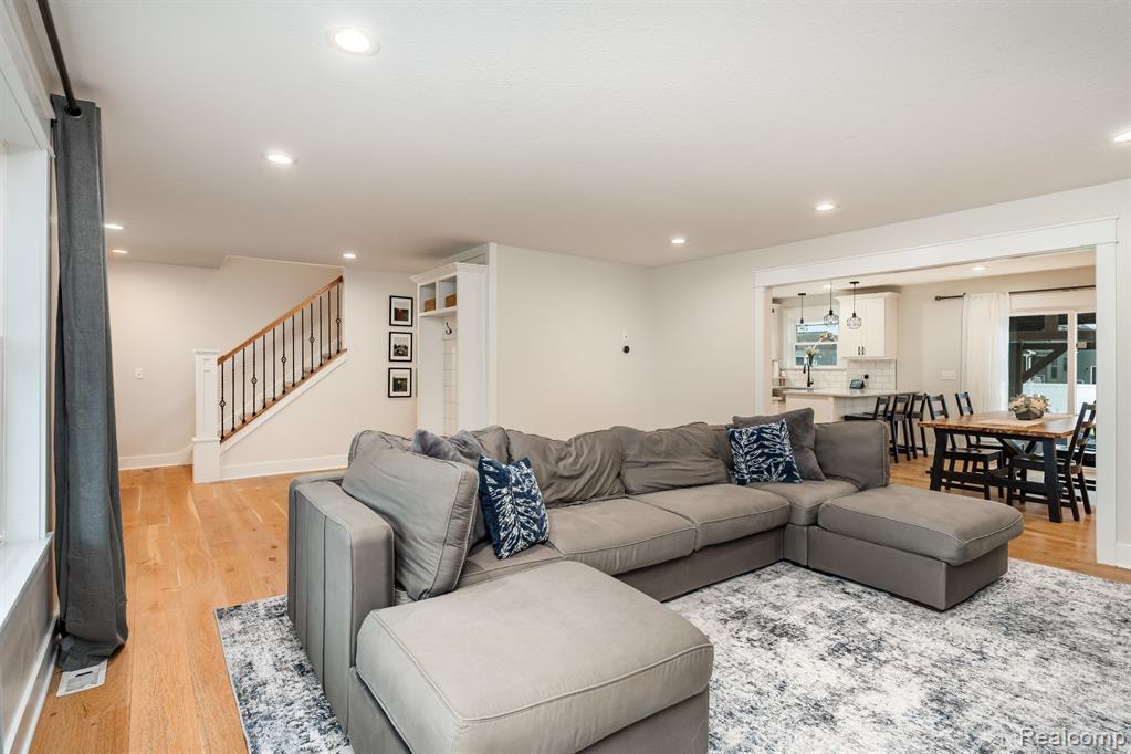10224 Sarle Road, Freeland, MI 48623 — Photo 8
