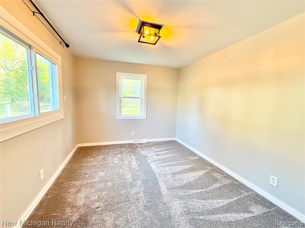 823 W Silver Lake Road, Fenton, MI 48430 — Photo 12
