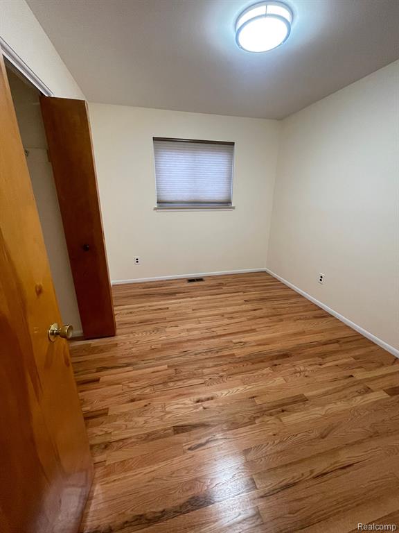 6585 FENTON Street, Dearborn Heights, MI 48127 — Photo 6