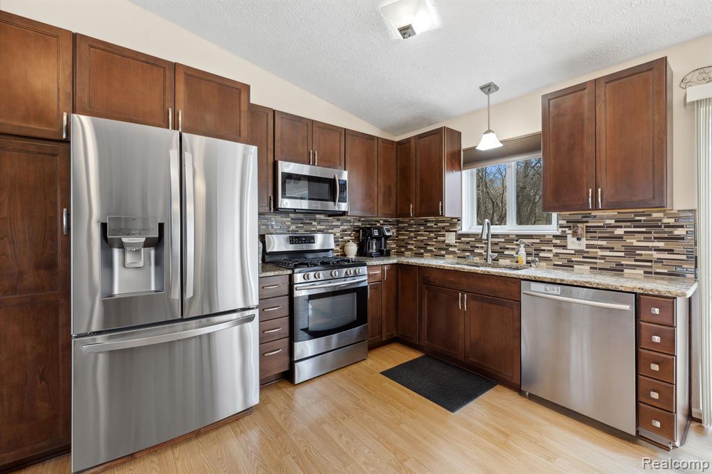 77 Coyote Court, Pinckney, MI 48169 — Photo 9