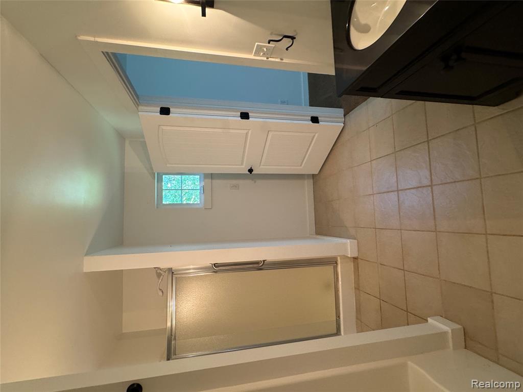 5402 Raubinger Road, Swartz Creek, MI 48473 — Photo 18
