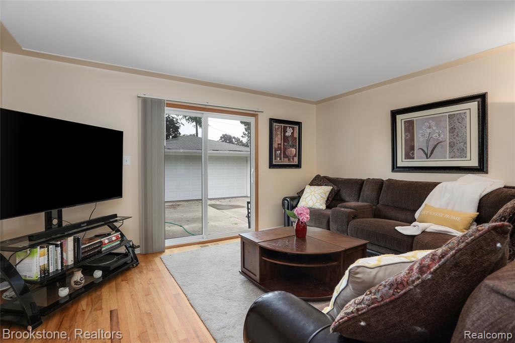 9915 Pere Avenue, Livonia, MI 48150 — Photo 5