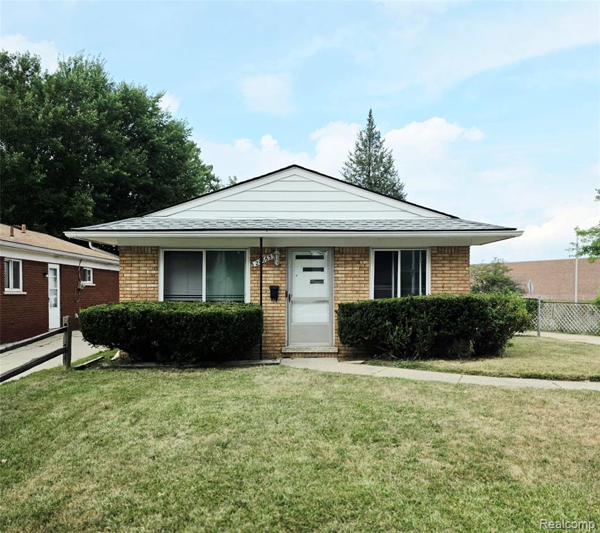 20663 Hollywood Street, Harper Woods, MI 48225