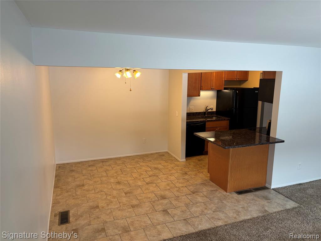 689 E Fox Hills Drive, 65, Bloomfield Hills, MI 48304 — Photo 9
