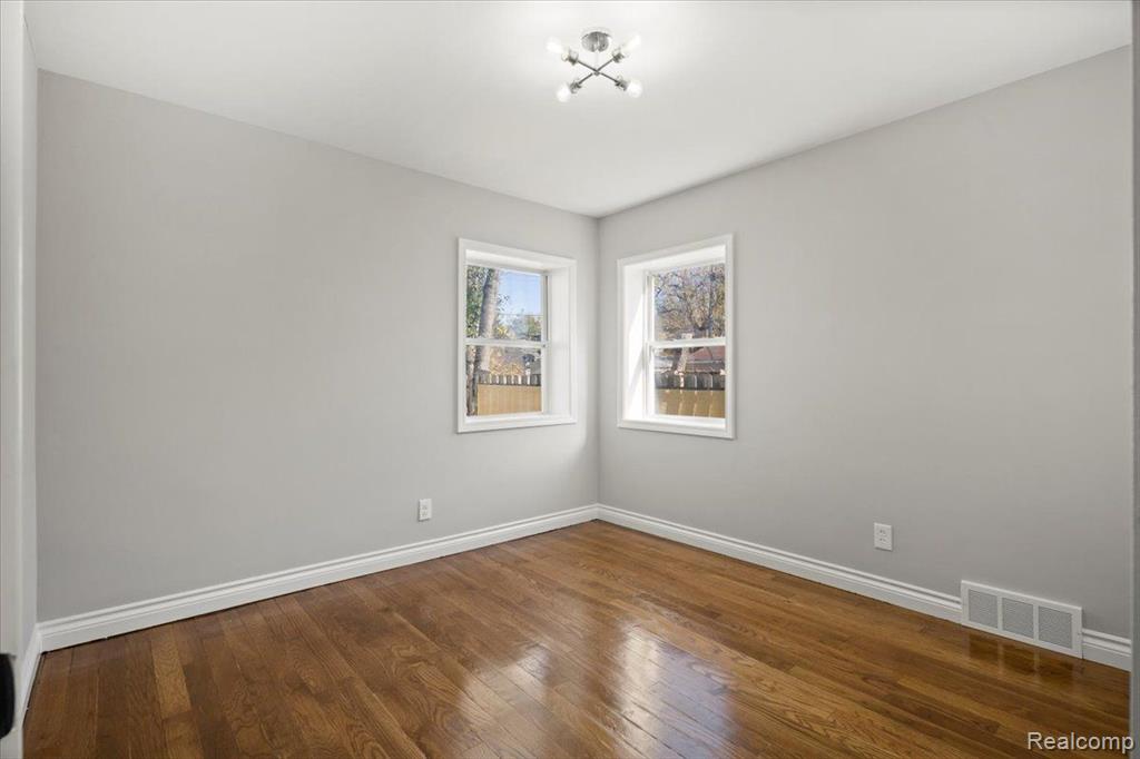 567 E MADISON Avenue, Pontiac, MI 48340 — Photo 25