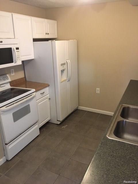 74 Odanah Street, Lake Orion, MI 48362 — Photo 3
