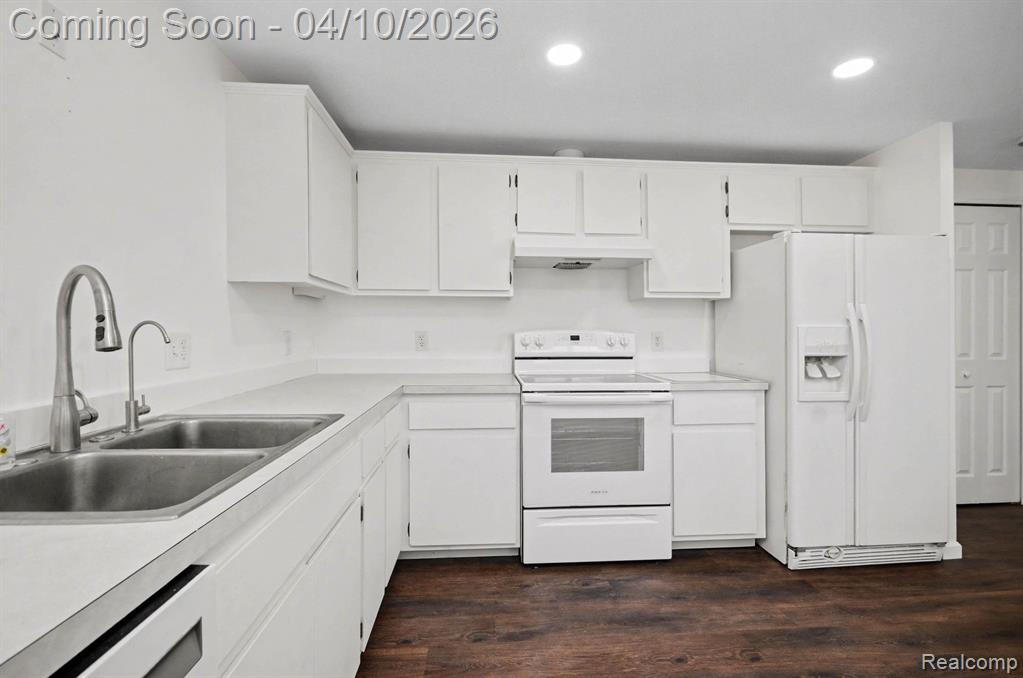 211 Cardinal Street, Commerce Twp, MI 48382 — Photo 3