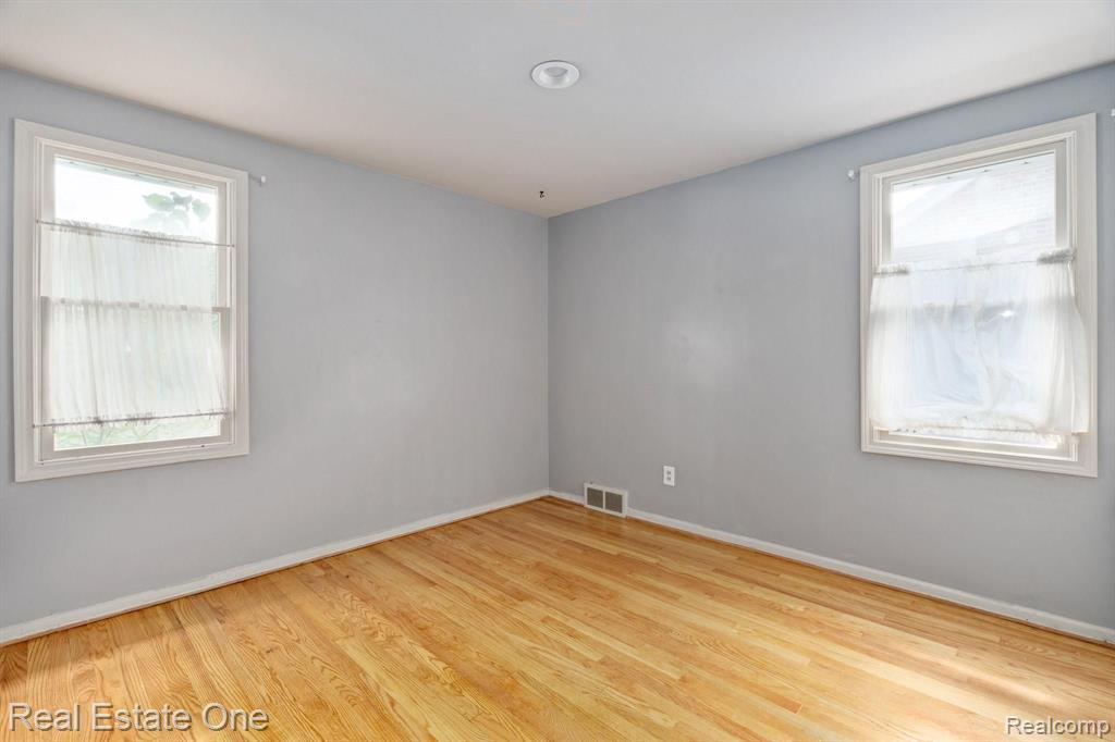 21135 LITTLESTONE Road, Harper Woods, MI 48225 — Photo 12
