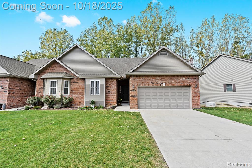 3129 Harbor Pointe Circle, Fenton, MI 48430 — front exterior