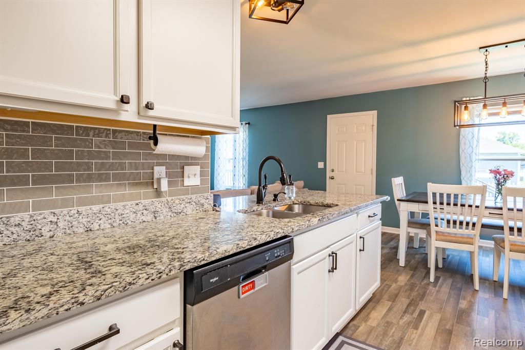 1642 GREENWAY Drive, Ypsilanti, MI 48198 — Photo 10
