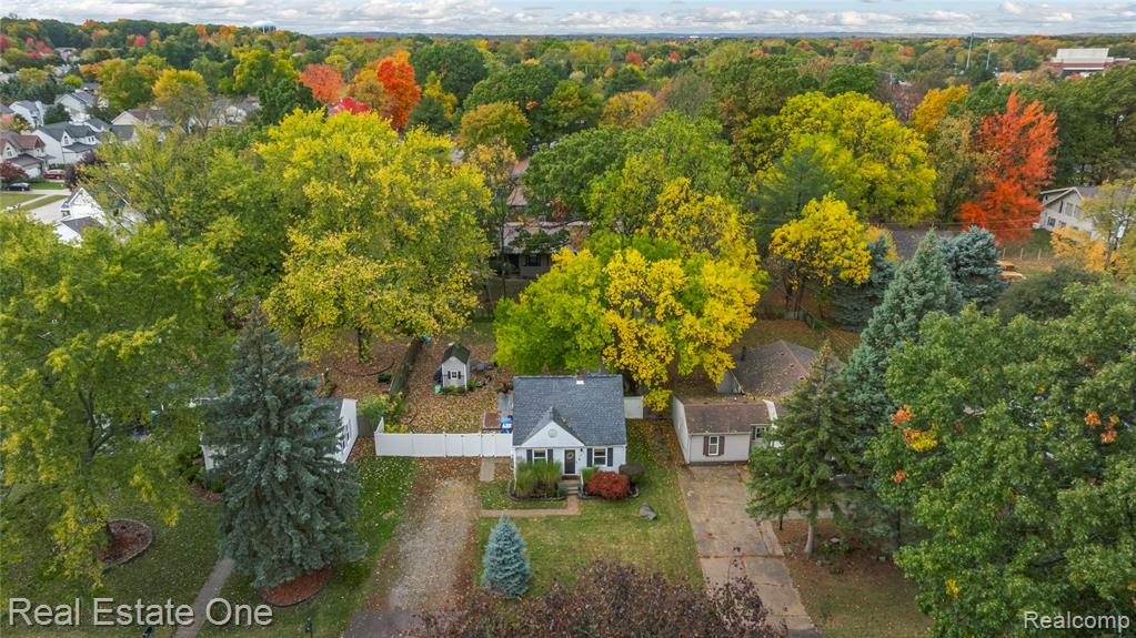 881 Tyrone Avenue, Waterford, MI 48328 — Photo 2