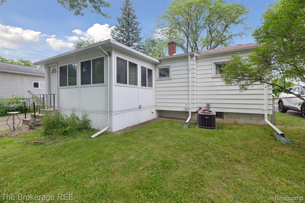 812 E Atherton Road, Flint, MI 48507 — Photo 31