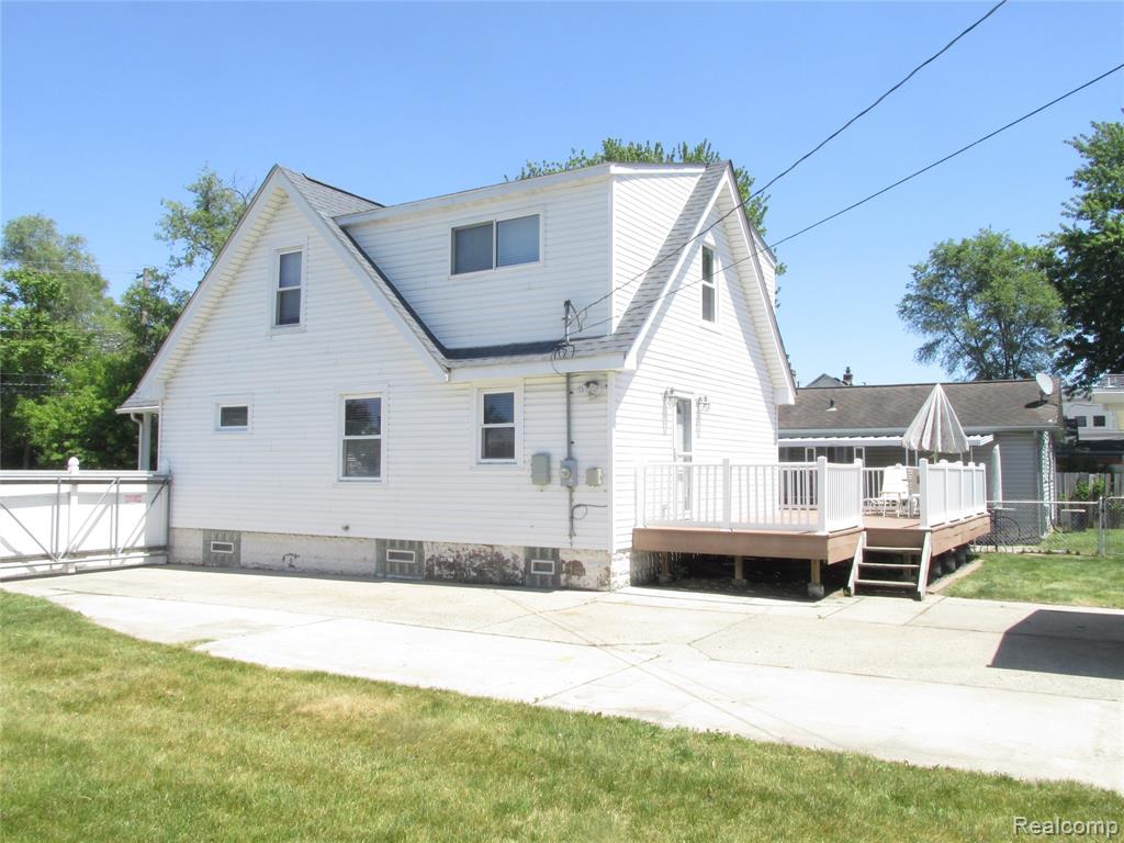 984 E Mahan Avenue, Hazel Park, MI 48030 — Photo 25
