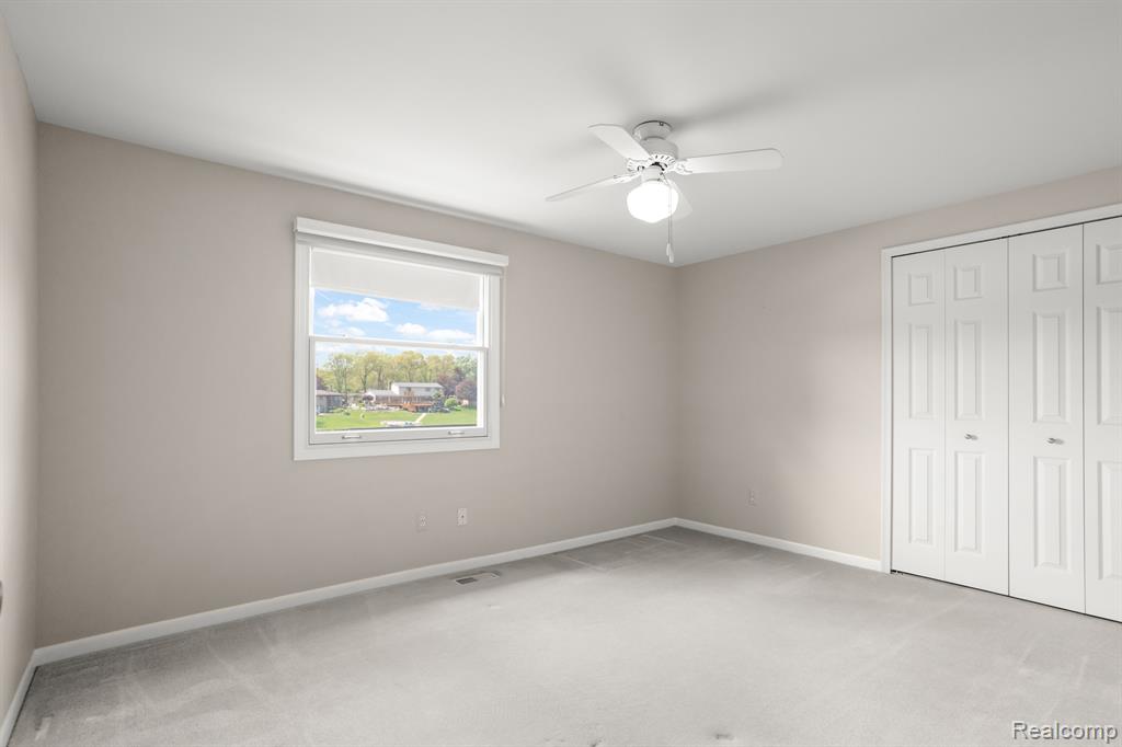 54443 POCAHONTAS Drive, Shelby Twp, MI 48315 — Photo 16