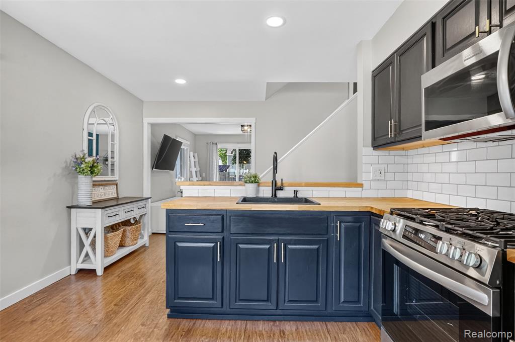1037 Miami Avenue, Waterford, MI 48327 — Photo 5
