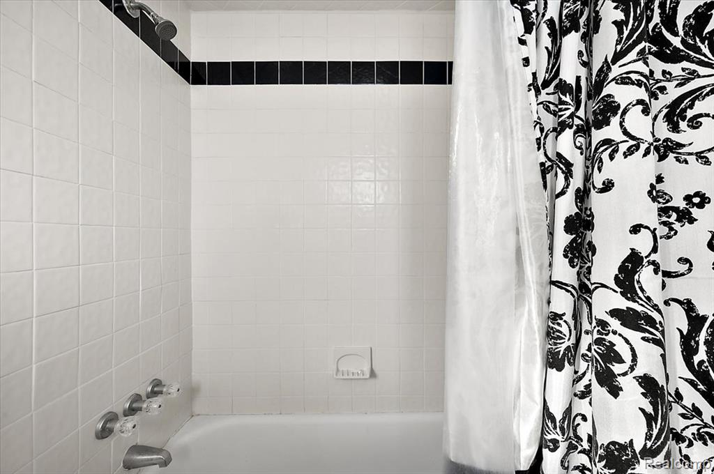 9287 N River Road, 3, Clay, MI 48001 — Photo 15