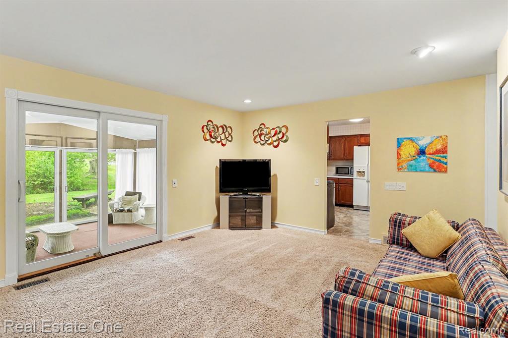 4923 Stamford Drive, West Bloomfield, MI 48323 — Photo 7