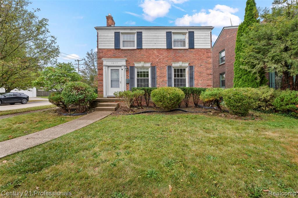 1677 Brys Drive, Grosse Pointe Woods, MI 48236 — Photo 2
