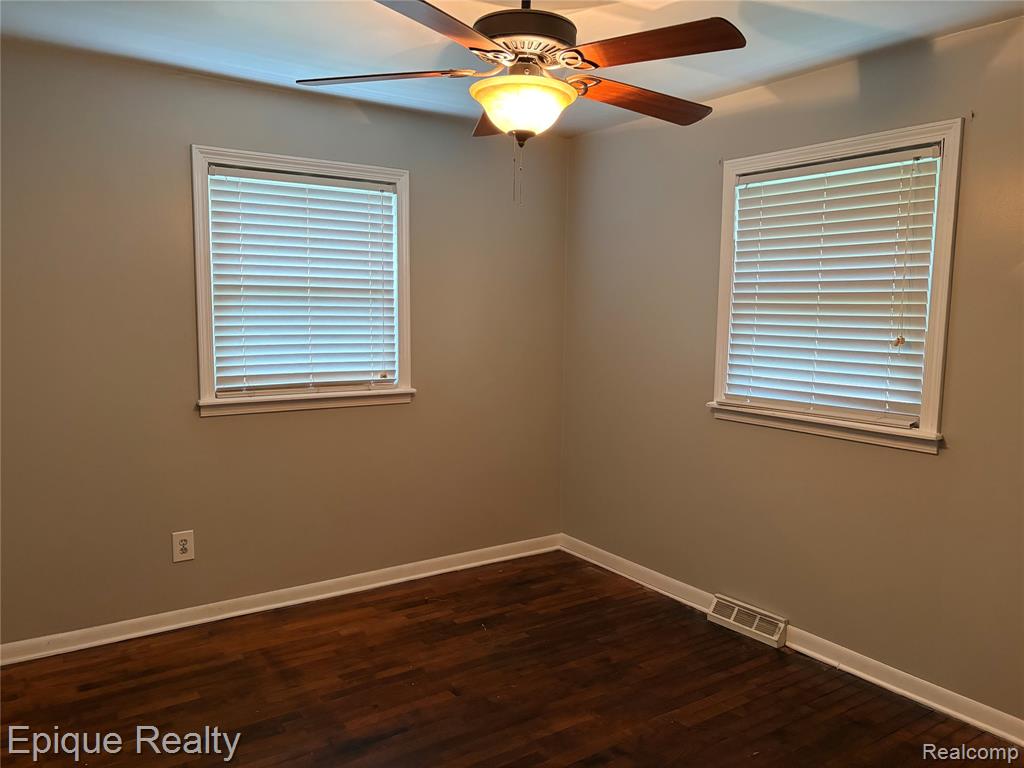 5140 Youngstown Place, Saginaw, MI 48601 — Photo 17