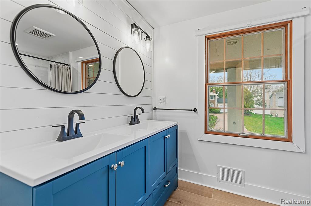 5119 Greenbriar Drive, West Bloomfield, MI 48323 — Photo 19