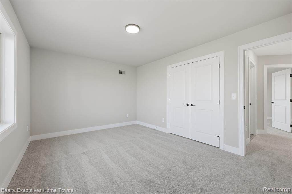 35701 Strongford Drive, New Baltimore, MI, 48047