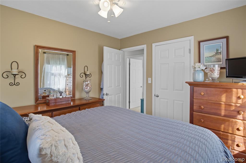 9840 Brookfield Street, Livonia, MI 48150 — Photo 25