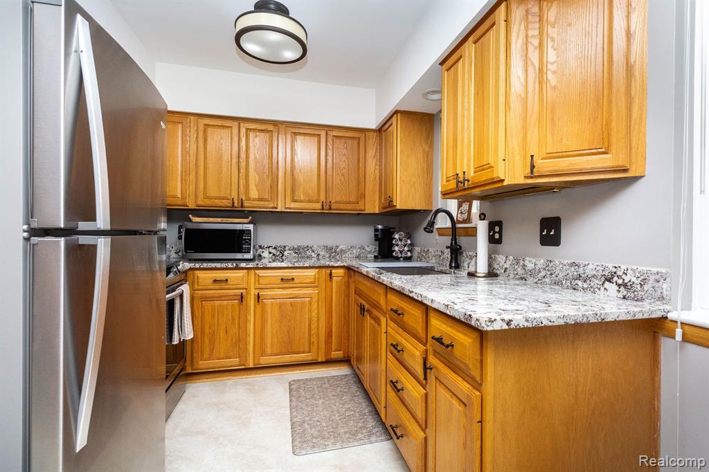 911 MAYFIELD Drive, Royal Oak, MI 48067 — Photo 18