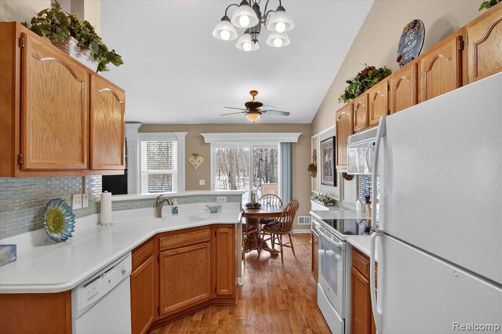 6456 Pembrook Drive, Westland, MI — Photo 14