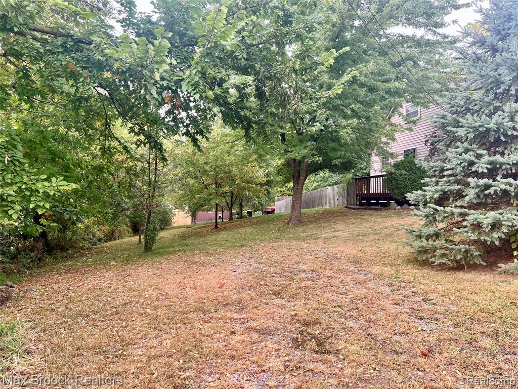 615 Leon Road, Walled Lake, MI 48390 — Photo 10