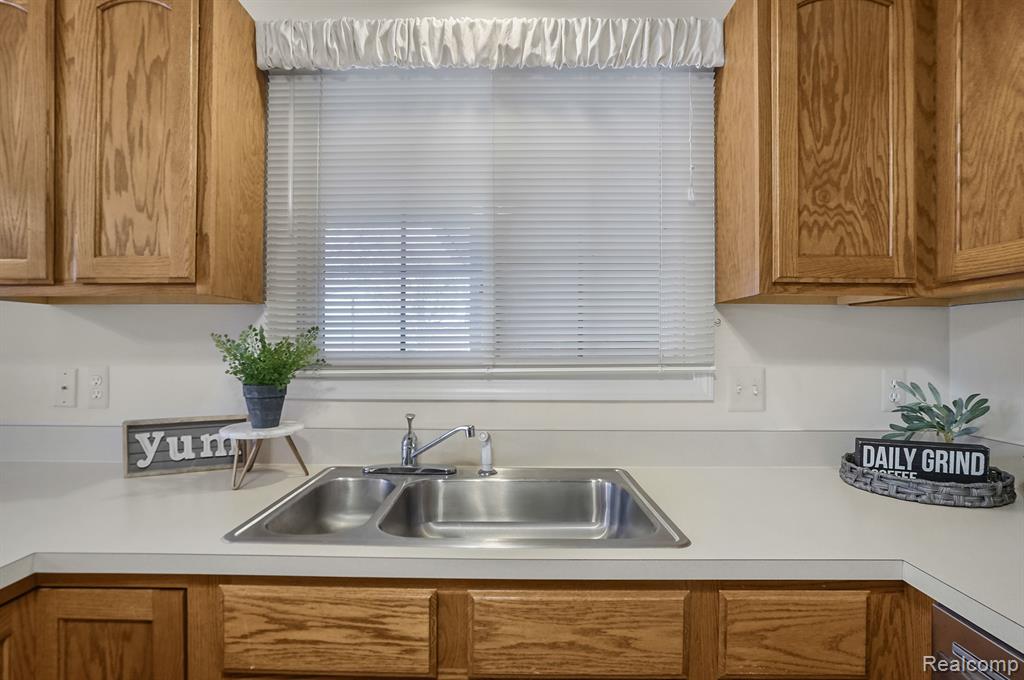 1000 PINEWOOD, Brighton, MI 48116 — Photo 20