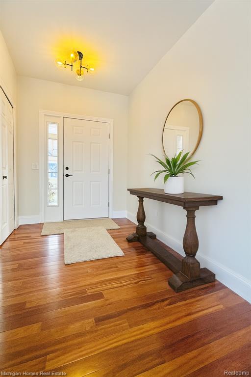 8096 Peninsula Circle, Grand Blanc, MI — Photo 3