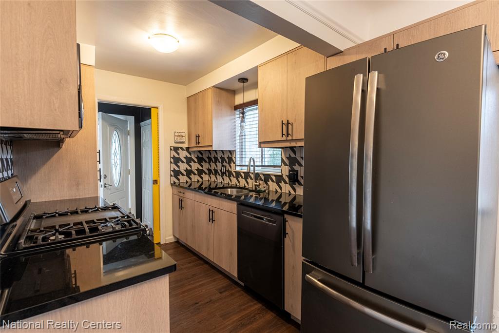 32653 Beacon Lane, Fraser, MI 48026 — Photo 3