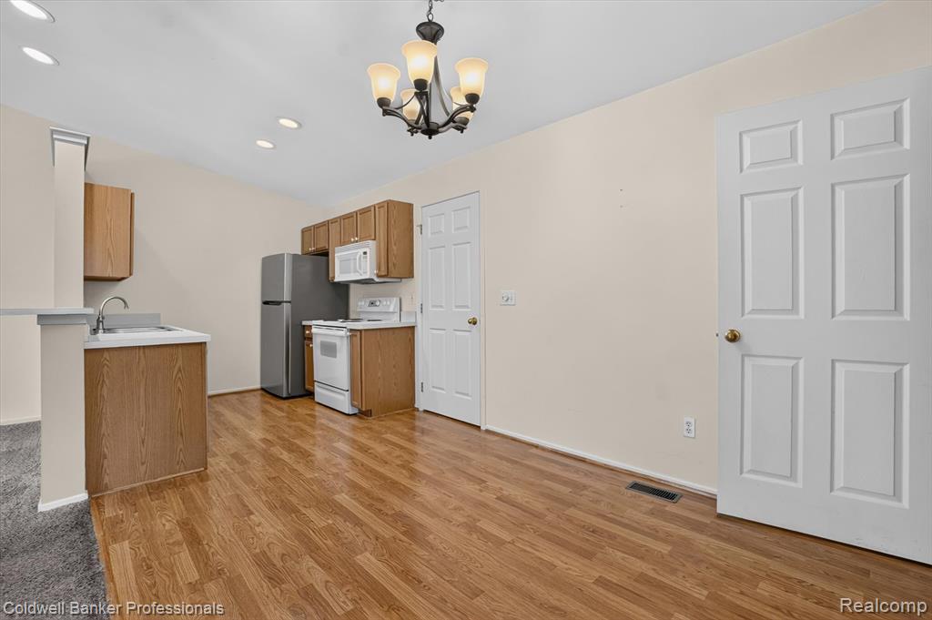 9533 Overlook Court, Grand Blanc, MI 48439 — Photo 11